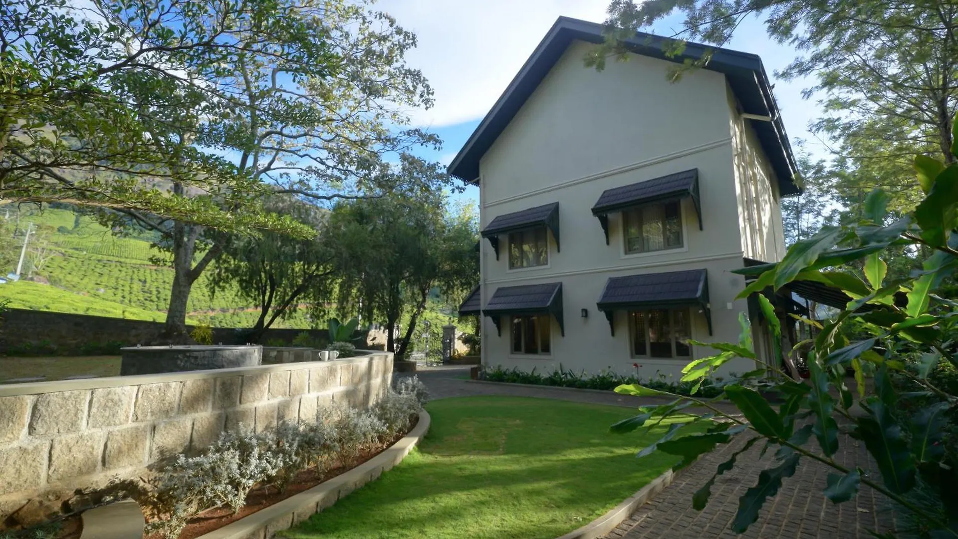 Hotel The Farside Munnar Suryanelli Resort
